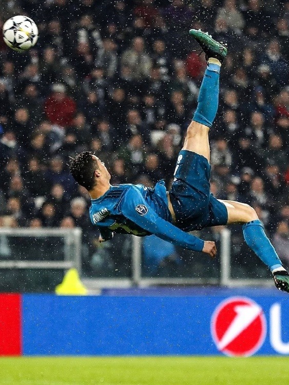 开云-包含C罗在加拿大队比赛中高光表现，战术调整引发热议！的词条